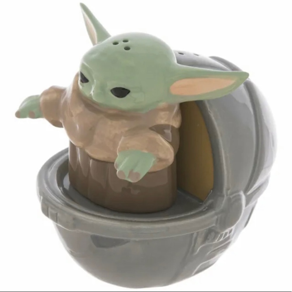 Star Wars Mandalorian The Child Baby Yoda Grogu Cradle Salt & Pepper Shakers Set